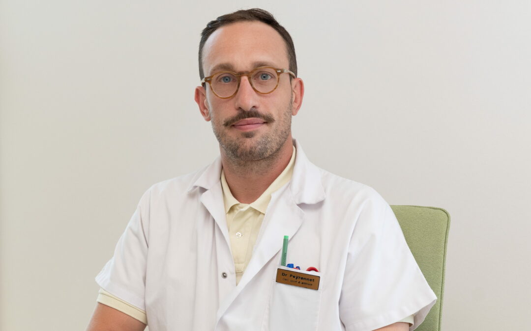 Opération du genou : conseils du Dr Peyronnet pour une récupération rapide et sécurisée