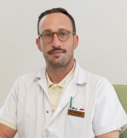 Opération du genou : conseils du Dr Peyronnet pour une récupération rapide et sécurisée