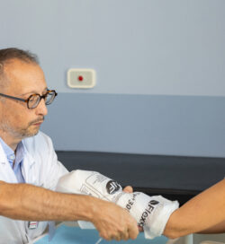 Récupération après chirurgie de la main : conseils du Dr Rabarin, chirurgien de la main à la Clinique Saint-Léonard
